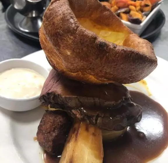 Hotelli The Greyhound Inn And