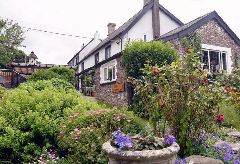 Hotelli The Greyhound Inn And