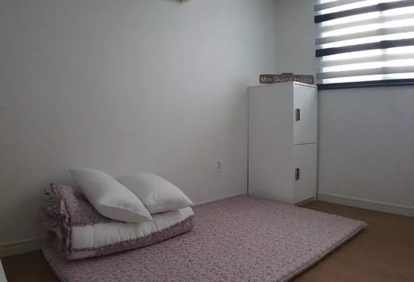 Min Guest House   Hostel