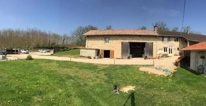 Aamiaismajoitus (B&B) La Ferme Du Bonheur