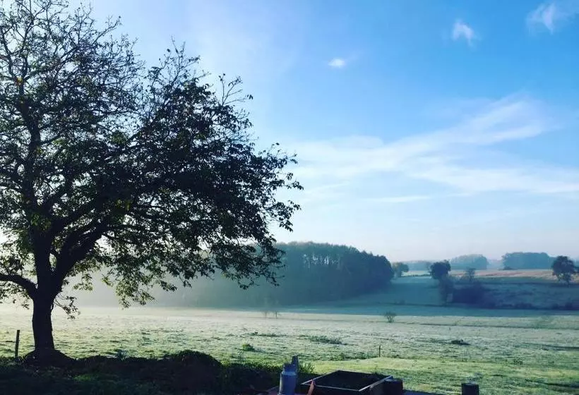 Aamiaismajoitus (B&B) La Ferme Du Bonheur