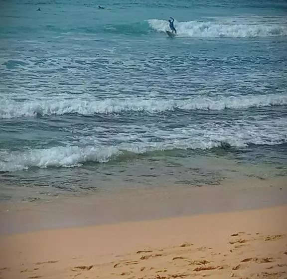 Aamiaismajoitus (B&B) Sandaru Surffing Inn