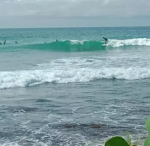 Aamiaismajoitus (B&B) Sandaru Surffing Inn