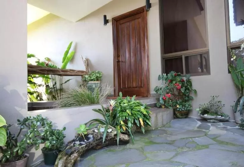 Aamiaismajoitus (B&B) The Guest Suites At Manana Madera