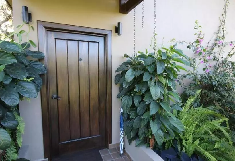 Aamiaismajoitus (B&B) The Guest Suites At Manana Madera