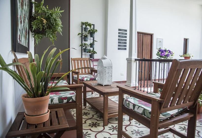 هتل Colonial 154 H Boutique