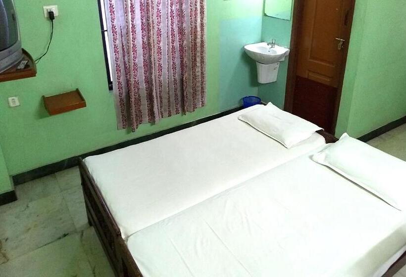 Отель Ganga Palace