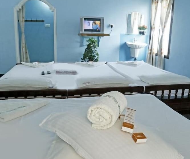 Отель Ganga Palace