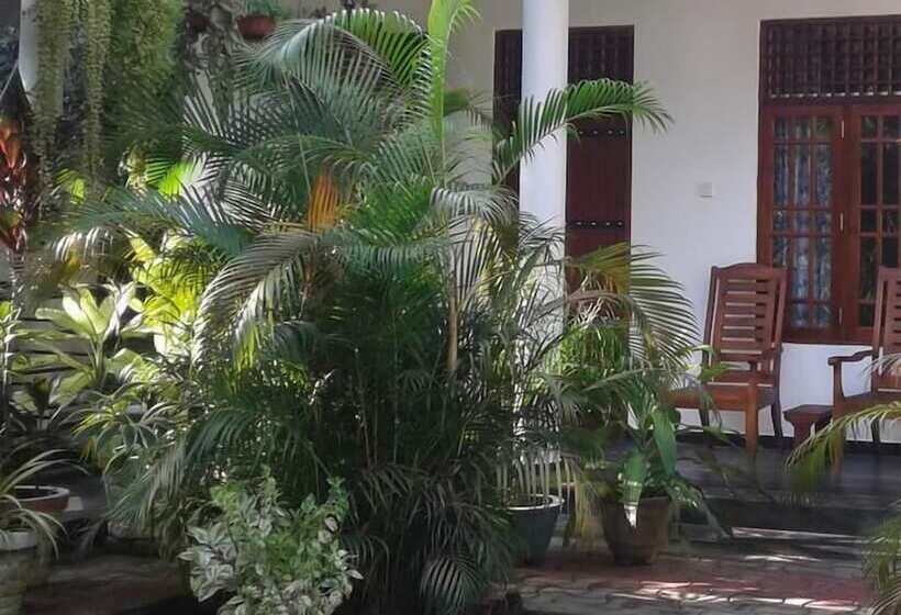 Отель Ganga Palace