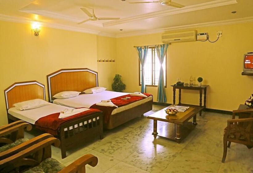 Отель Ganga Palace