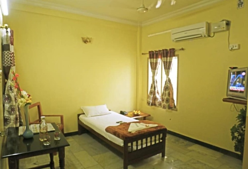 Отель Ganga Palace