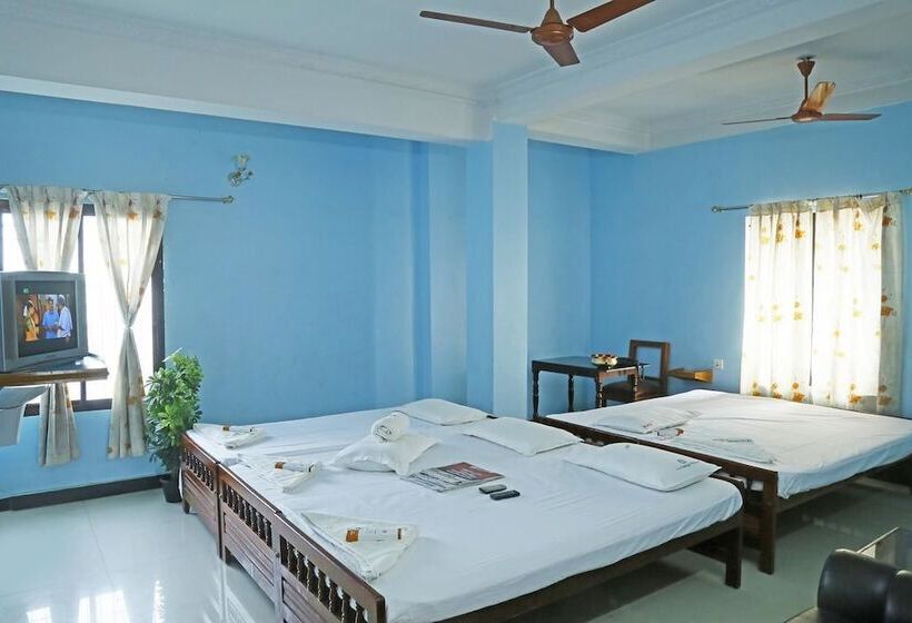 Отель Ganga Palace