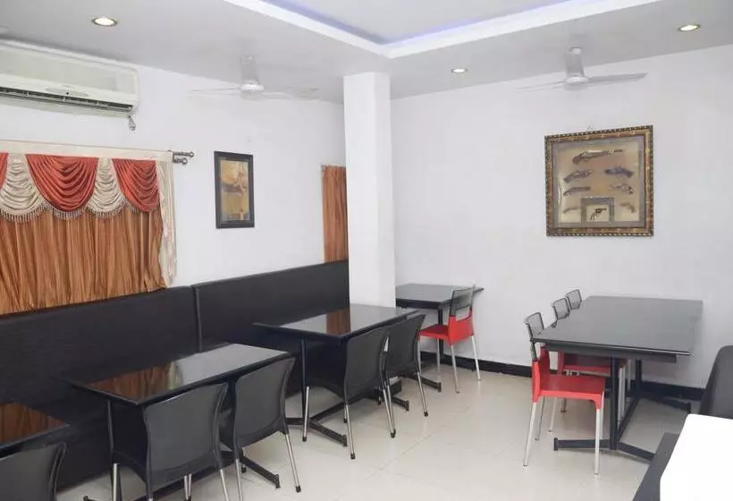 ホテル Oyo Rooms Mvp Colony Sector 1