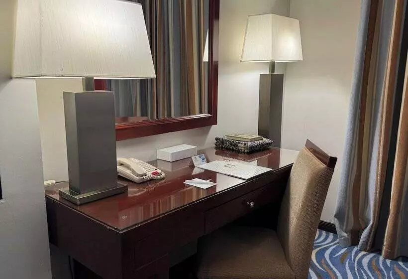 Al Safwah Hotel Tower 3