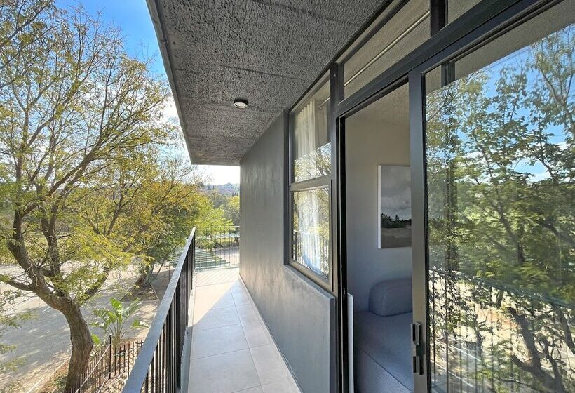 Circa Aparthotel By Totalstay