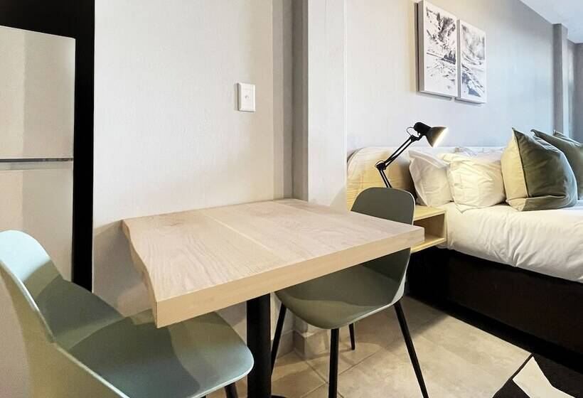 Circa Aparthotel By Totalstay