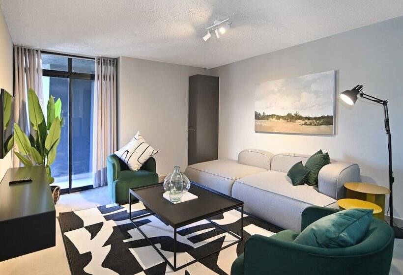 Circa Aparthotel By Totalstay