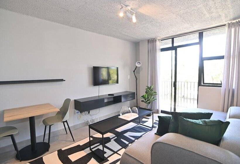 Circa Aparthotel By Totalstay