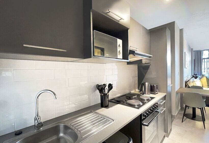 Circa Aparthotel By Totalstay