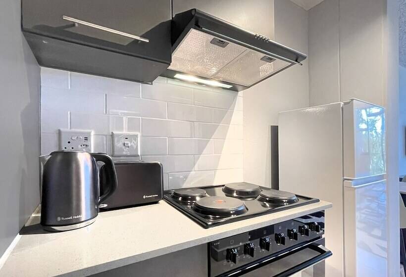 Circa Aparthotel By Totalstay