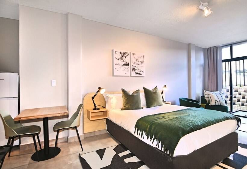 Circa Aparthotel By Totalstay