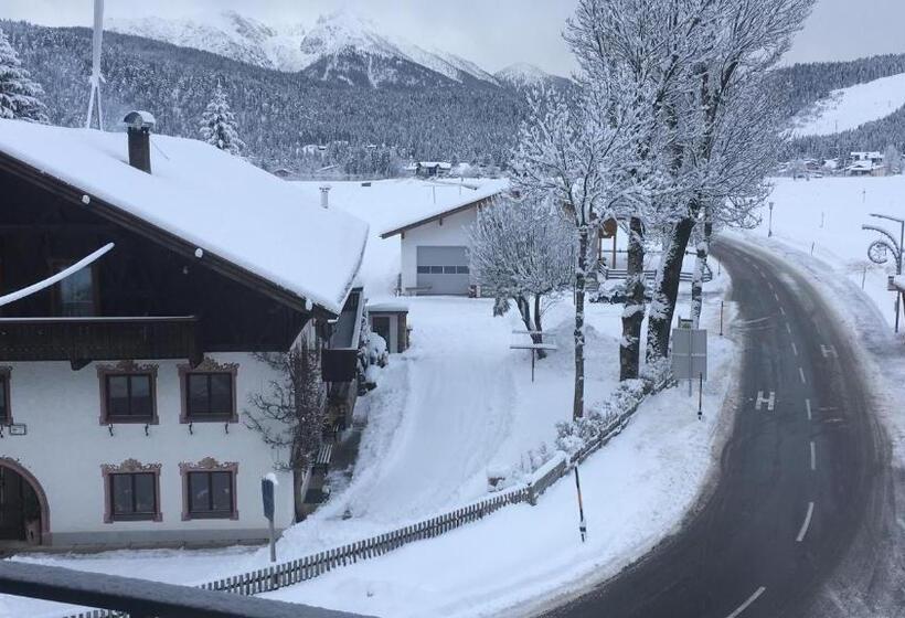 فندق صغير "0" Sterne  Weisses Rössl In Leutasch/tirol