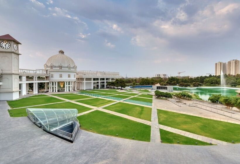 Amanora The Fern Hotels & Club