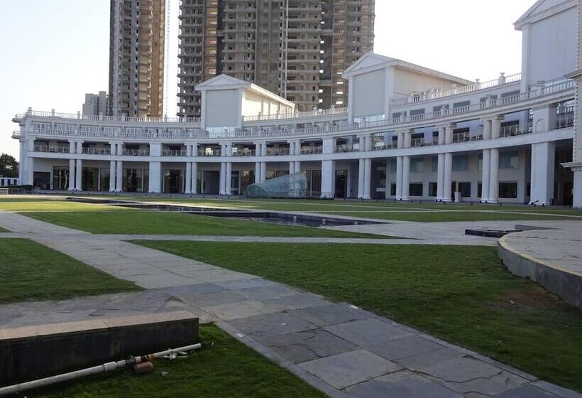 Amanora The Fern Hotels & Club