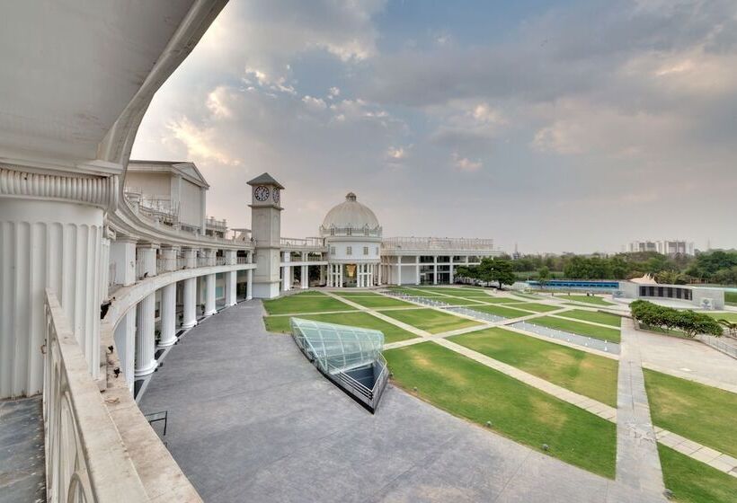 Amanora The Fern Hotels & Club