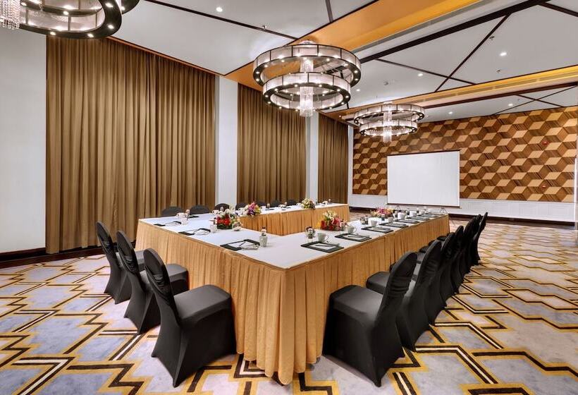 Amanora The Fern Hotels & Club