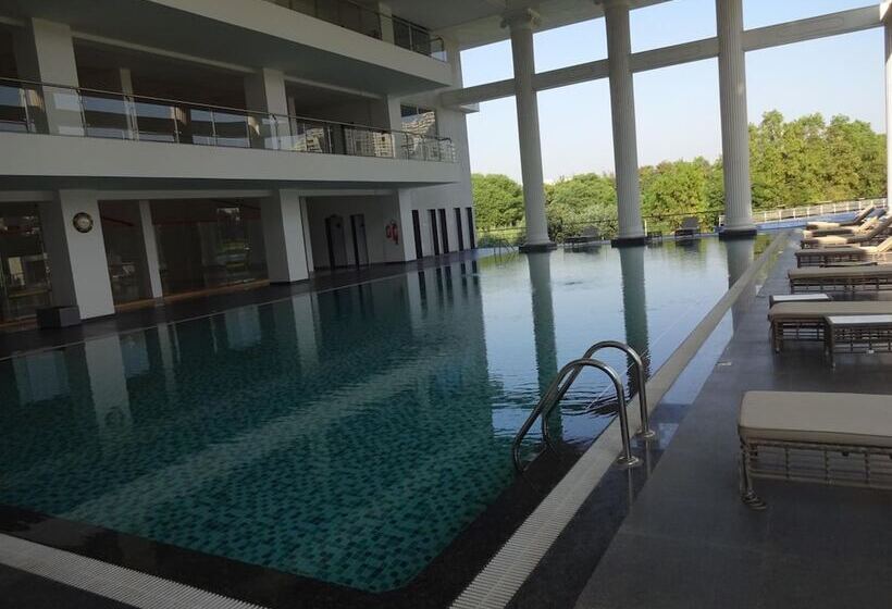 Amanora The Fern Hotels & Club