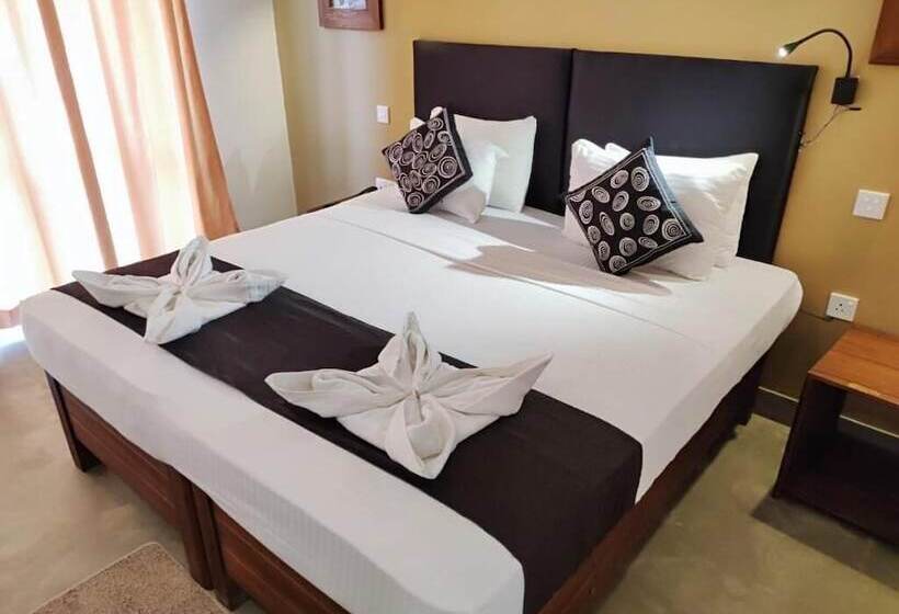 Garden Beach Hotel Kalutara