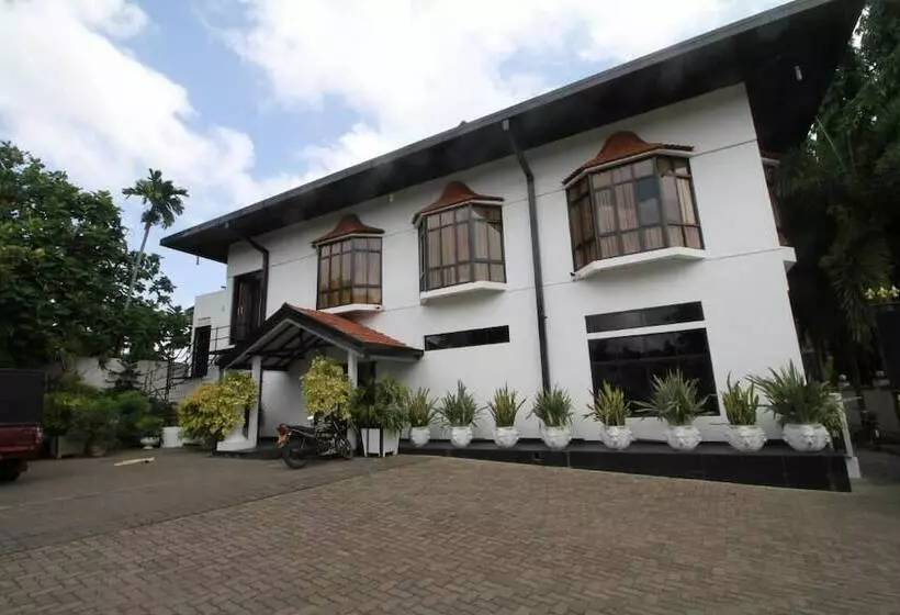 Garden Beach Hotel Kalutara