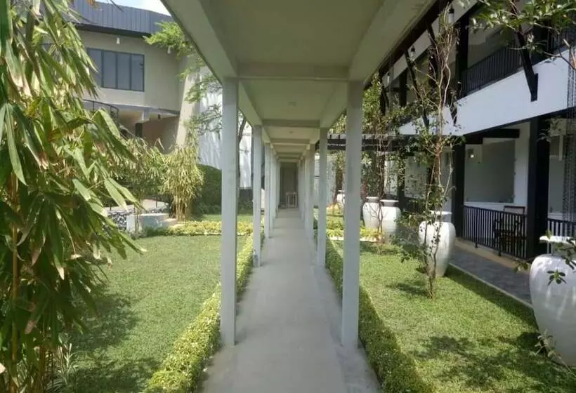 Garden Beach Hotel Kalutara