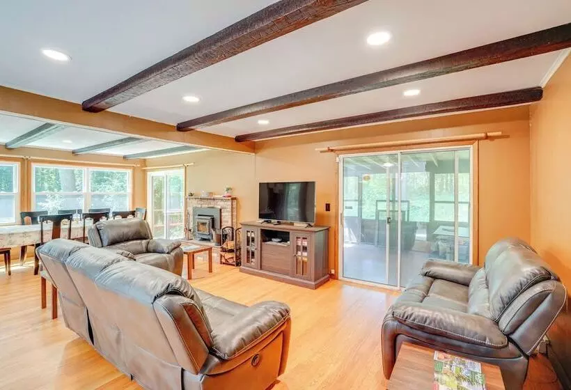 Berkshire Hideaway W/ Fire Pit & Playground!