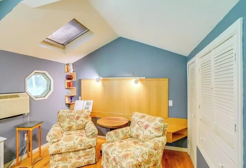 Berkshire Hideaway W/ Fire Pit & Playground!