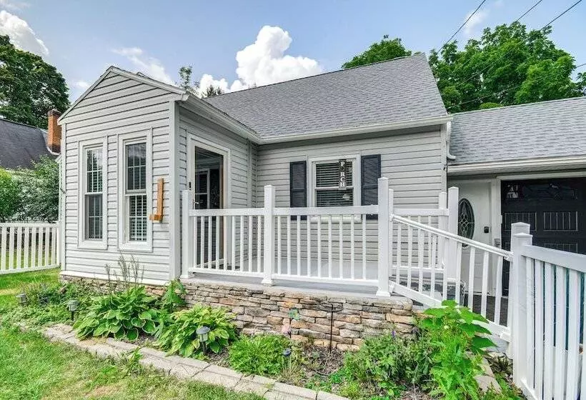 3 Mi To Dtwn Syracuse: Home W/ Fenced Yard!