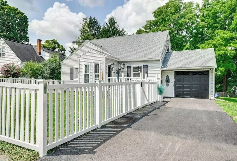 3 Mi To Dtwn Syracuse: Home W/ Fenced Yard!