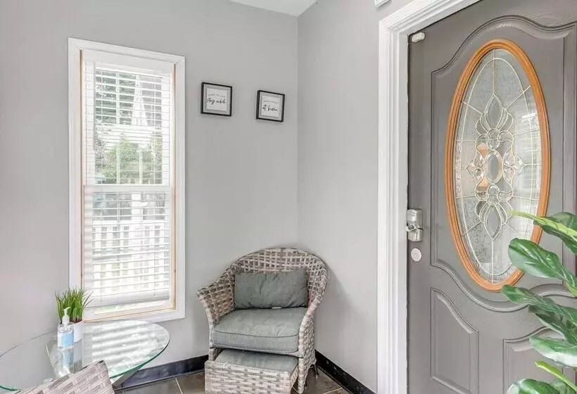 3 Mi To Dtwn Syracuse: Home W/ Fenced Yard!