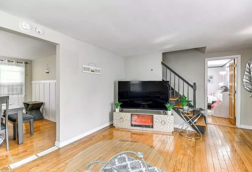 3 Mi To Dtwn Syracuse: Home W/ Fenced Yard!