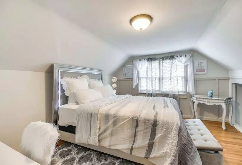 3 Mi To Dtwn Syracuse: Home W/ Fenced Yard!