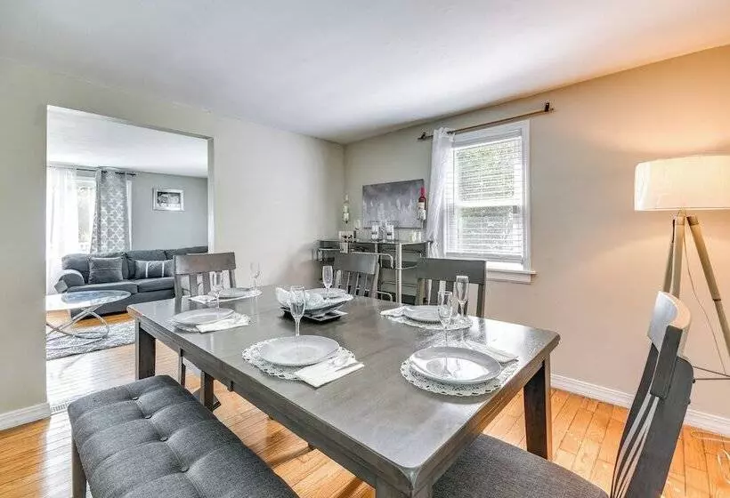 3 Mi To Dtwn Syracuse: Home W/ Fenced Yard!