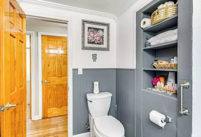 3 Mi To Dtwn Syracuse: Home W/ Fenced Yard!