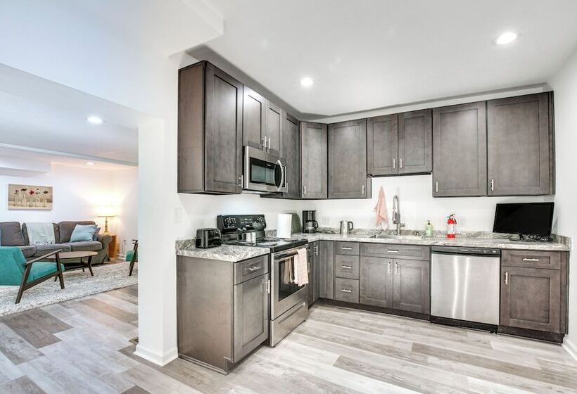 Charming Pittsburgh Home   Walk To Riverfront!