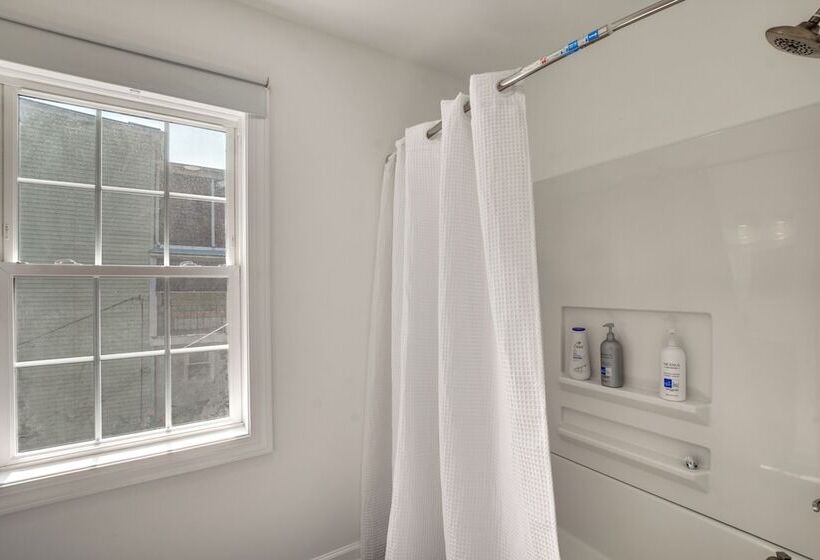 Charming Pittsburgh Home   Walk To Riverfront!