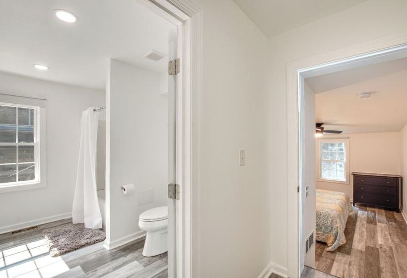 Charming Pittsburgh Home   Walk To Riverfront!