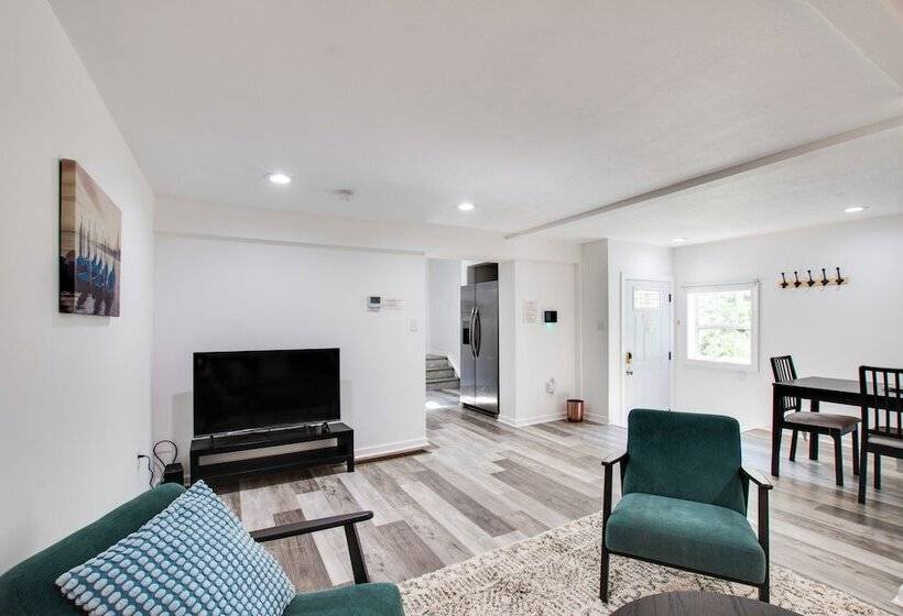 Charming Pittsburgh Home   Walk To Riverfront!