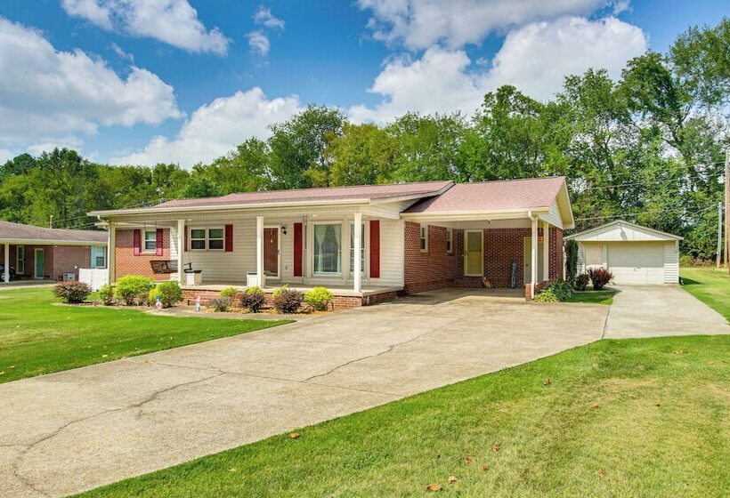 Florence Family Home W/ Dog Friendly Yard