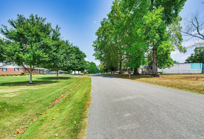 Florence Family Home W/ Dog Friendly Yard