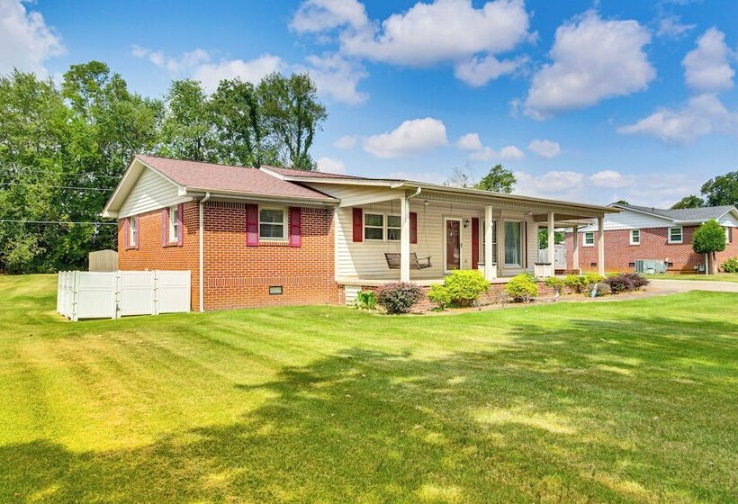 Florence Family Home W/ Dog Friendly Yard